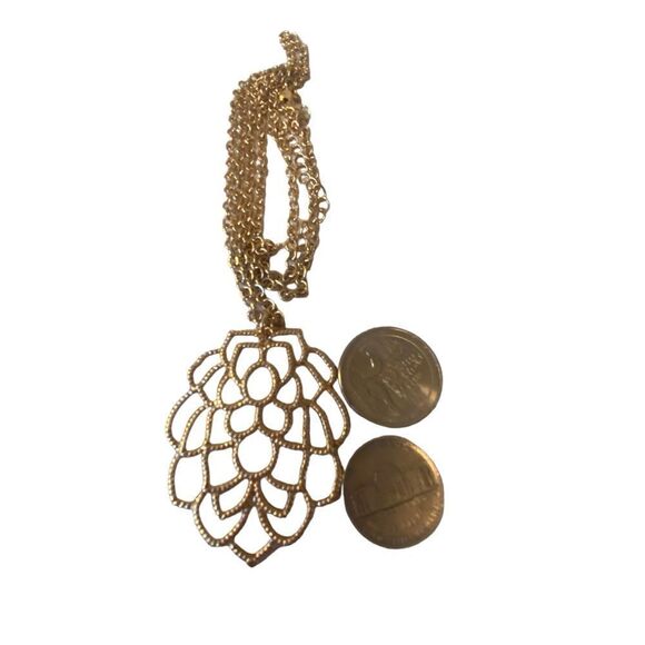 Avon Vintage Bright Gold Tone Pendant Statement Necklace. - Picture 6 of 6